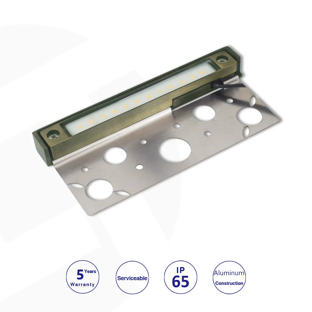 Nuova lampada a LED economica per l'illuminazione dei gradini del giardino esterno